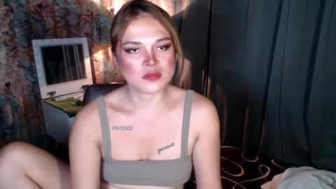 UR GIRL NEXTDOOR online show from January 13, 8:47 am