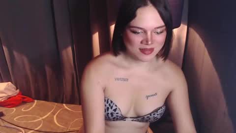 UR GIRL NEXTDOOR online show from February 23, 5:12 am