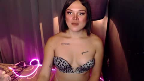 UR GIRL NEXTDOOR online show from March 7, 8:02 am