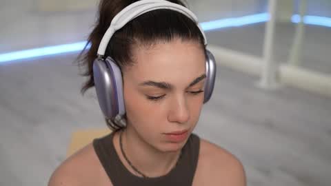 Snapshot of mystica_ chatting on March 7, 10:13 am MILLI online show from March 7, 10:13 am