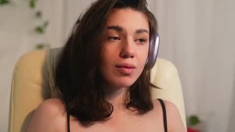 Snapshot of mystica_ chatting on February 20, 7:12 am MILLI online show from February 20, 7:12 am