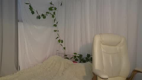Snapshot of mystica_ chatting on February 24, 7:11 am MILLI online show from February 24, 7:11 am