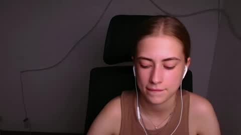 Emelie online show from September 10, 5:25 pm