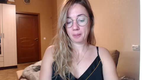 Maya online show from December 14, 4:01 am