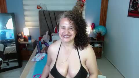 nadia_84 online show from September 29, 12:15 pm