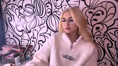 Katrin online show from February 8, 8:45 pm