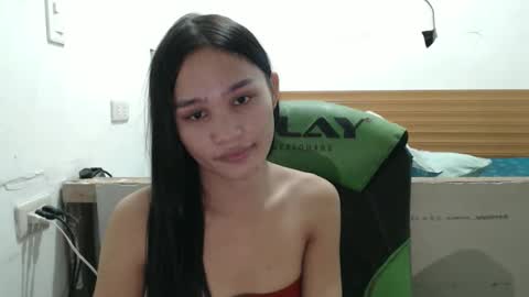 nadiestar online show from December 20, 7:15 am