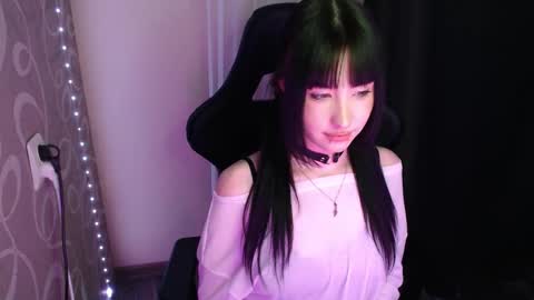 Naemi online show from December 17, 12:01 pm