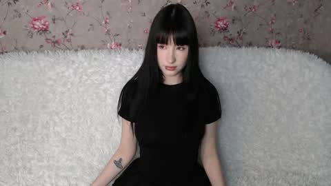 Naemi online show from May 9, 3:07 pm