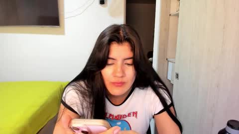 independent model online show from December 19, 4:41 am