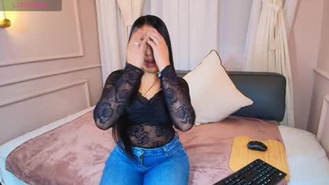 Nahomi online show from October 28, 8:10 pm