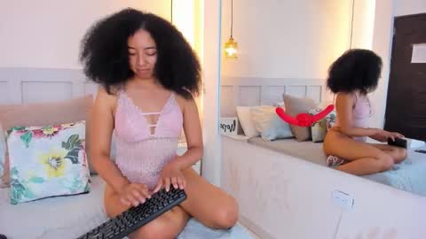 Laura online show from February 18, 11:04 pm