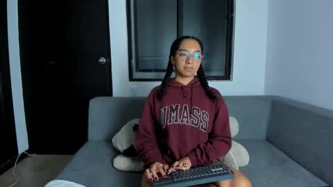 Laura online show from November 28, 11:45 pm