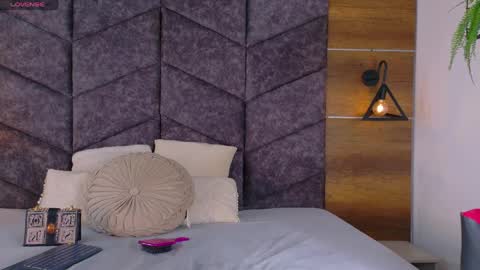  VICTORIA  online show from March 28, 7:48 pm