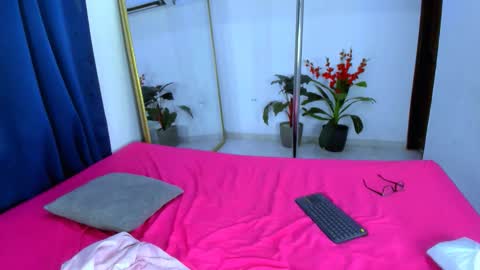 nahomy_hancook online show from December 17, 9:16 am