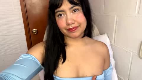 nahomy online show from March 9, 1:05 pm