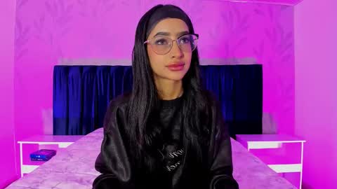 Nahomy  online show from December 23, 11:05 am