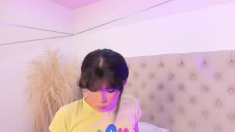 nahomyrusell online show from April 11, 1:37 pm