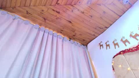 Naia x online show from December 17, 8:15 pm