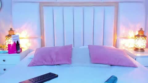 Naia  online show from April 19, 3:51 am