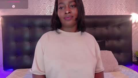 naiaramasson_ online show from September 29, 12:26 pm