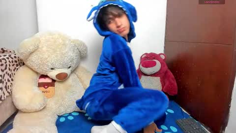  N A I M T H E  K I N G  online show from March 1, 3:33 am