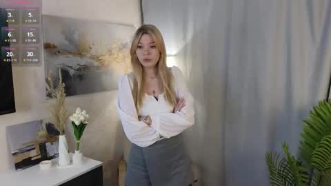 Hello im Lola online show from November 30, 3:13 am