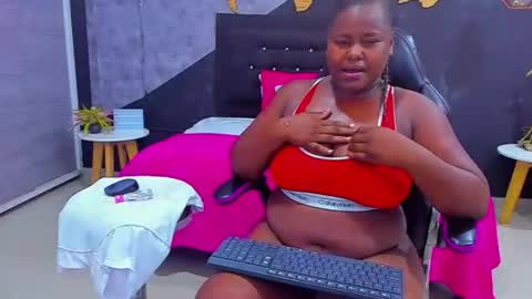 Snapshot of naomi__klein_ chatting on October 25, 7:25 pm  NAOMI online show from October 25, 7:25 pm