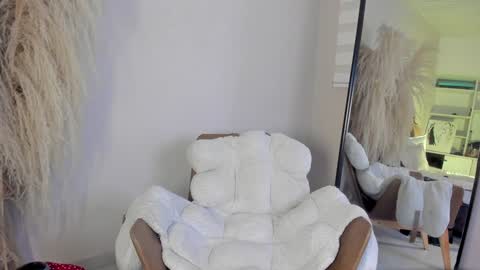 Naomi  online show from January 17, 8:44 pm