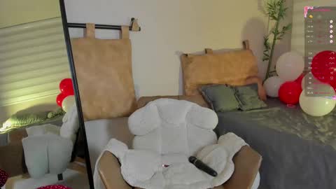 Naomi  online show from February 18, 10:47 pm