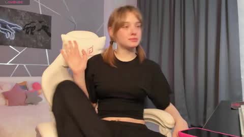 naomi_reiss online show from June 21, 1:34 am