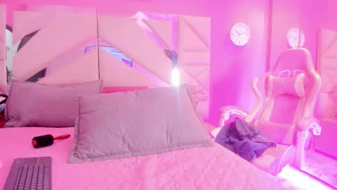 naomi_sara online show from September 20, 8:01 pm