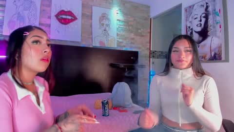 Snapshot of naomi_vallesteros chatting on December 2, 4:26 pm my main account is missnickeloo online show from December 2, 4:26 pm