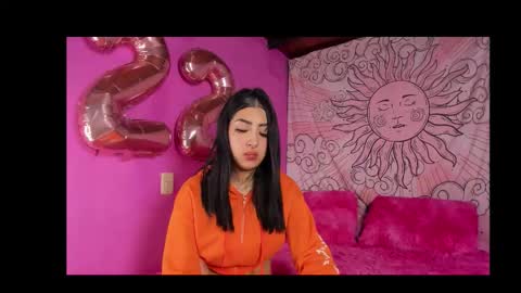 Snapshot of naomi_vallesteros chatting on September 15, 3:19 am my main account is missnickeloo online show from September 15, 3:19 am