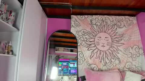 Snapshot of naomi_vallesteros chatting on September 29, 10:53 pm my main account is missnickeloo online show from September 29, 10:53 pm