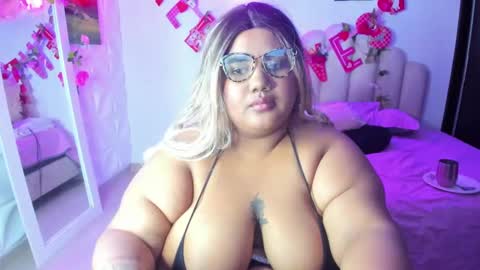 Snapshot of naomiasha_ chatting on February 22, 2:17 am online show from February 22, 2:17 am