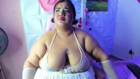 Snapshot of naomiasha_ chatting on February 13, 8:24 pm online show from February 13, 8:24 pm