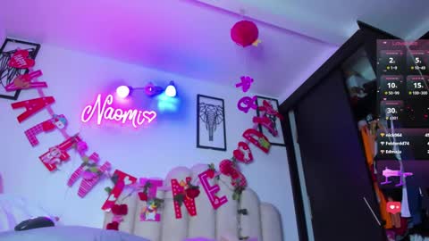 Snapshot of naomiasha_ chatting on February 18, 2:05 am online show from February 18, 2:05 am