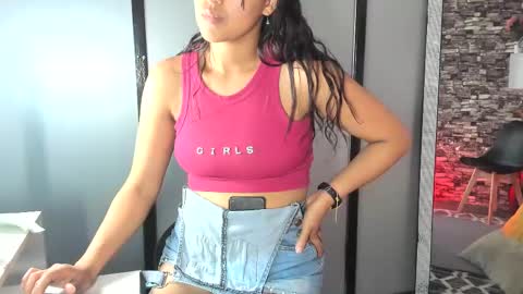 naomii_moore online show from February 25, 3:20 am