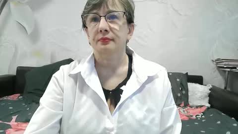 naomimolligan online show from May 4, 10:55 am