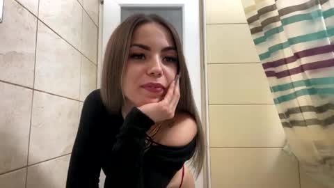 naomirusso online show from October 12, 10:00 pm