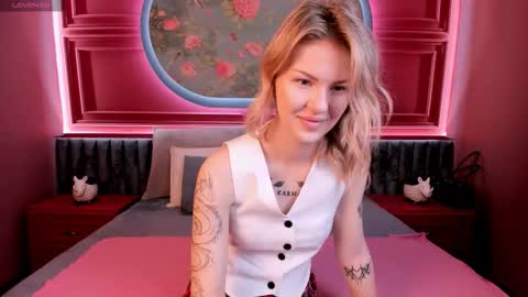 Naomi online show from October 8, 7:20 pm