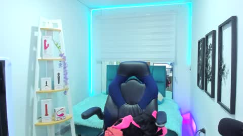 naomy online show from November 12, 2:25 am