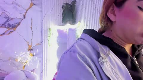 Naomy  online show from April 19, 3:18 am