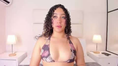 naomycambels online show from June 25, 7:08 pm