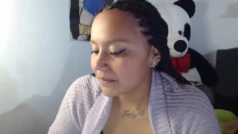 naomylux1 online show from May 18, 9:10 pm