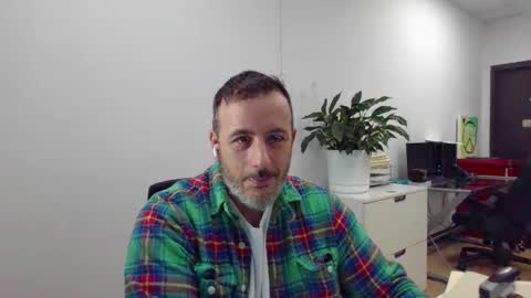 nassobout online show from October 10, 9:19 pm