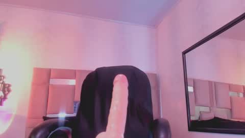 Snapshot of natacha_black00 chatting on February 27, 8:31 pm Natacha black online show from February 27, 8:31 pm