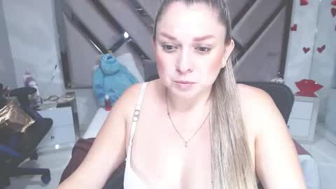 Snapshot of natalia5560 chatting on February 16, 5:37 pm natalia5560 online show from February 16, 5:37 pm