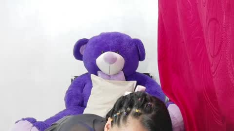 nataliavela online show from April 2, 1:02 am